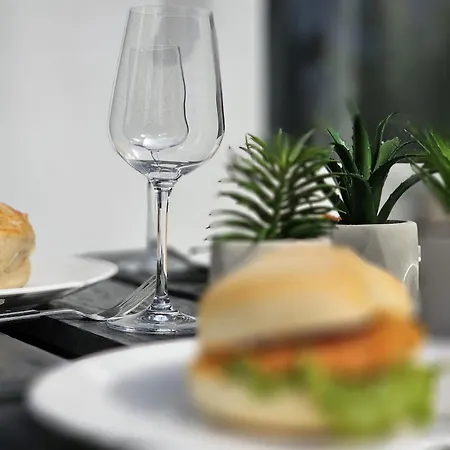 Apartament The World, Stilvolles Apartment, Stadtzentral, Parking Free, Late Check In